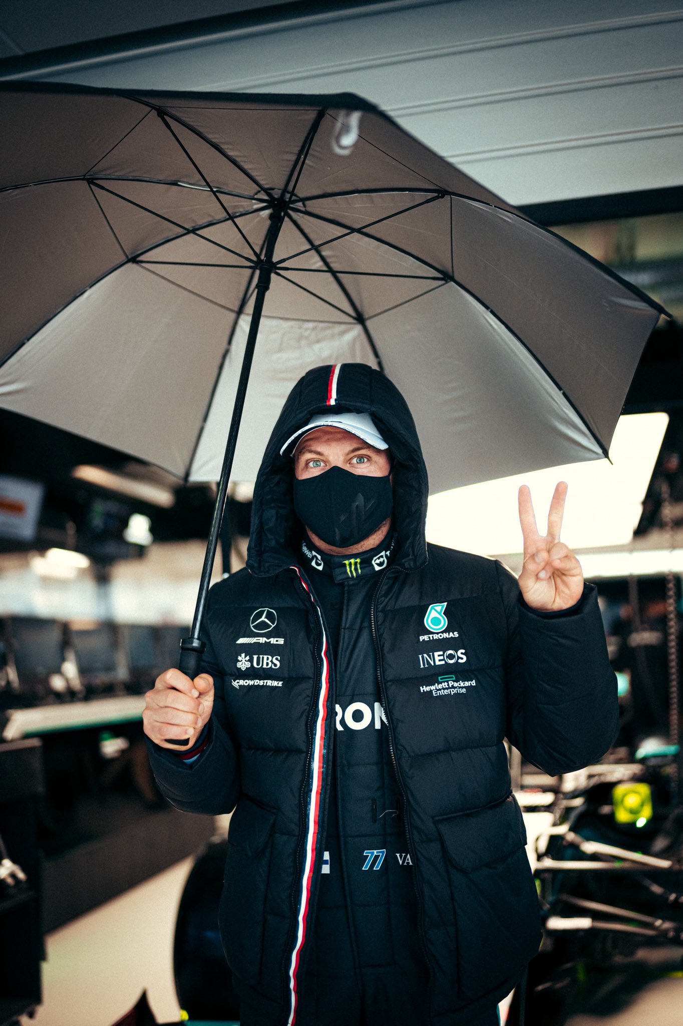 Mercedes amg petronas deals 2019 team rain jacket