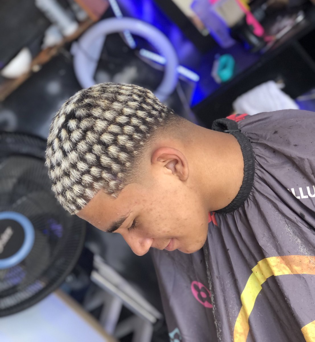 Lucasmachado559's tweet photo. Ao vivo pela quinta 📏✂️💈 https://t.co/H55BlNrzdN