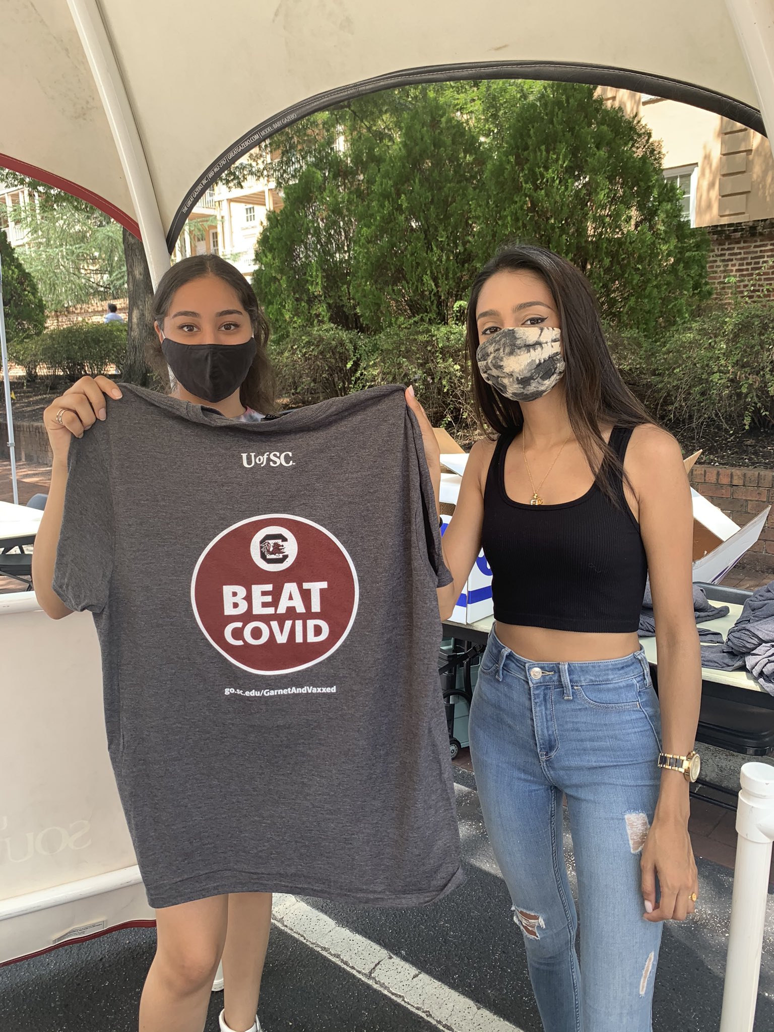 USC HRSM auf Twitter: „Are you #GarnetandVaxxed? If you've had your #COVID19 vaccination and you're a @UofSC student or employee, stop by the Center for Health and Well-Being for your free T-shirt! USC HRSM auf Twitter: „Are you #GarnetandVaxxed? If you've had your #COVID19 vaccination and you're a @UofSC student or employee, stop by the Center for Health and Well-Being for your free T-shirt!