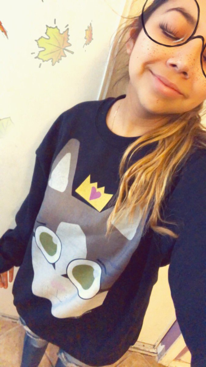 JulieSandy323's tweet photo. Just my nerdy self 😂 #ootd #follow #follo4follo #latina #latinas #mexican #onlyfans #sugardaddy #sugarbabby #Donation #teen #selfie #Snapchat #Instagram #cute #cats #cat https://t.co/oBGUI0kVjR