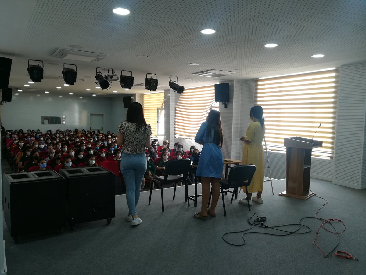 Kız öğrencilerimize kişisel temizlik ve okul sağlığı semineri verdik.