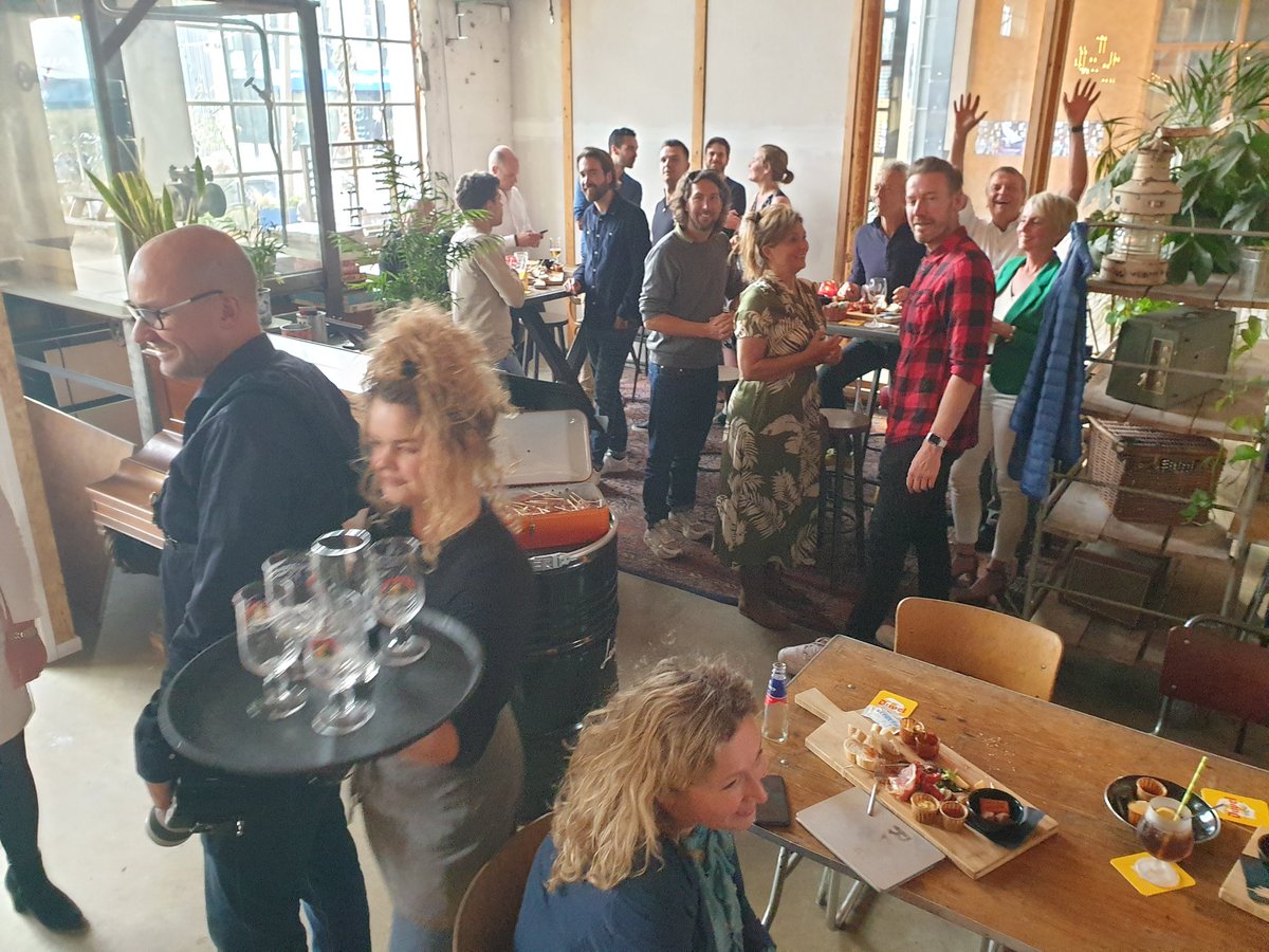 Eindelijk weer eens een borrel met onze  MindLabs partners! Pal tegenover de plek waar ons nieuwe gebouw komt. Gaan we vaker doen! 
Met Genius Voice, Flow concepts, Blewscreen, AnyWare, Ivy works, Thoughtline, De Wever, Castlab, Spectatio en Scrumble!