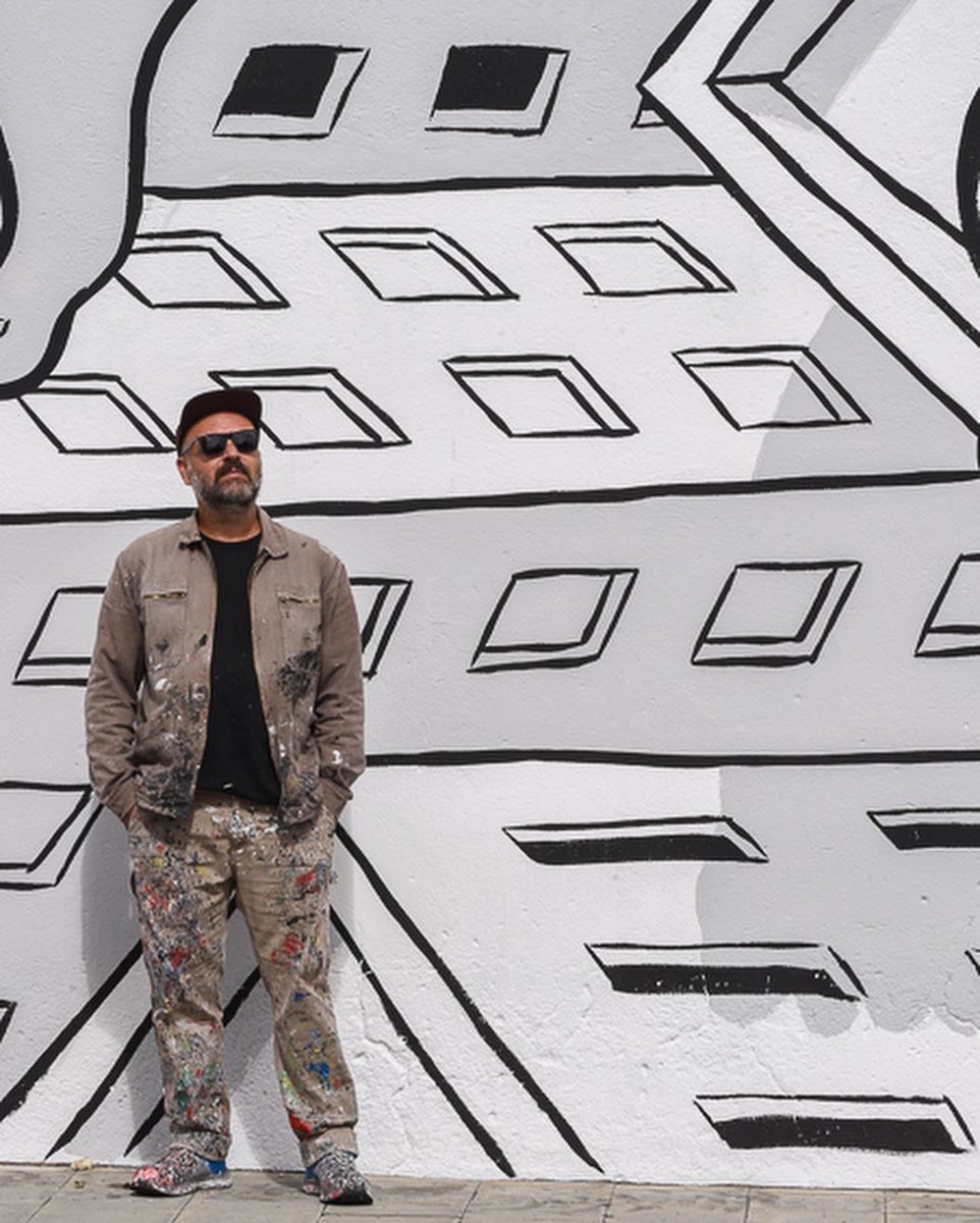 MilestoneGirona's tweet photo. El primer artista del festival, @millomillom per davant i per darrera.
Ja gairebé ha acabat la primera obra de #streetart del festival en la seva primera edició a la vila de Ripoll.
#streetart #milestone #milestoneproject #milestoneproject2021 #urbanart #art #colour #painting https://t.co/T3Tw2eJAPT