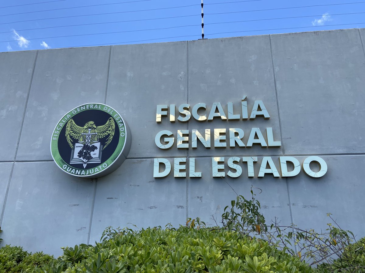 alexramblasr's tweet photo. Luego de que el gobernador de #Guanajuato @diegosinhue informara de la detención de presuntos responsables del ataque con explosivos en el restaurante Barra 1604 en #Salamnca, la @FGEGUANAJUATO convoca a rueda para emitir detalles sobre la captura. https://t.co/8WHqTpVmSa