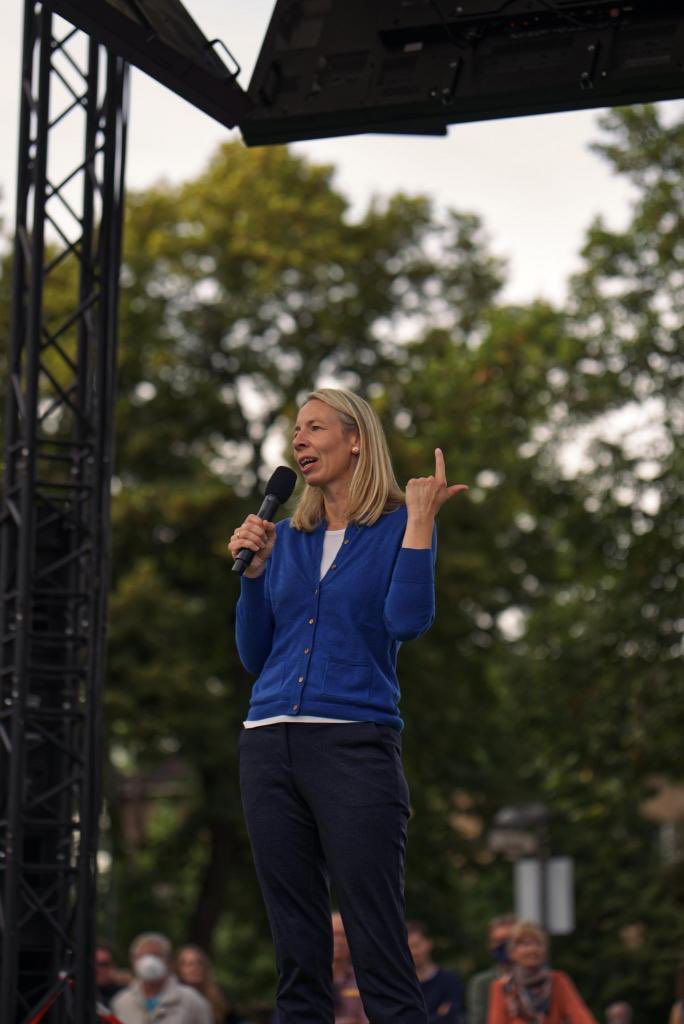 dc_ulrich's tweet photo. Folks, was für ein grandioser Wahlkampf-Höhepunkt heute in #goettingen. Mit unseren Bundestagskandidaten @karo_otte &amp; @JTrittin, OB-Stichwahl-Kandidatin Doreen #Fragel und Special Guest Robert Habeck. #allesistdrin #btw2021 #bereitweilihresseid https://t.co/a0TNuiyVjD