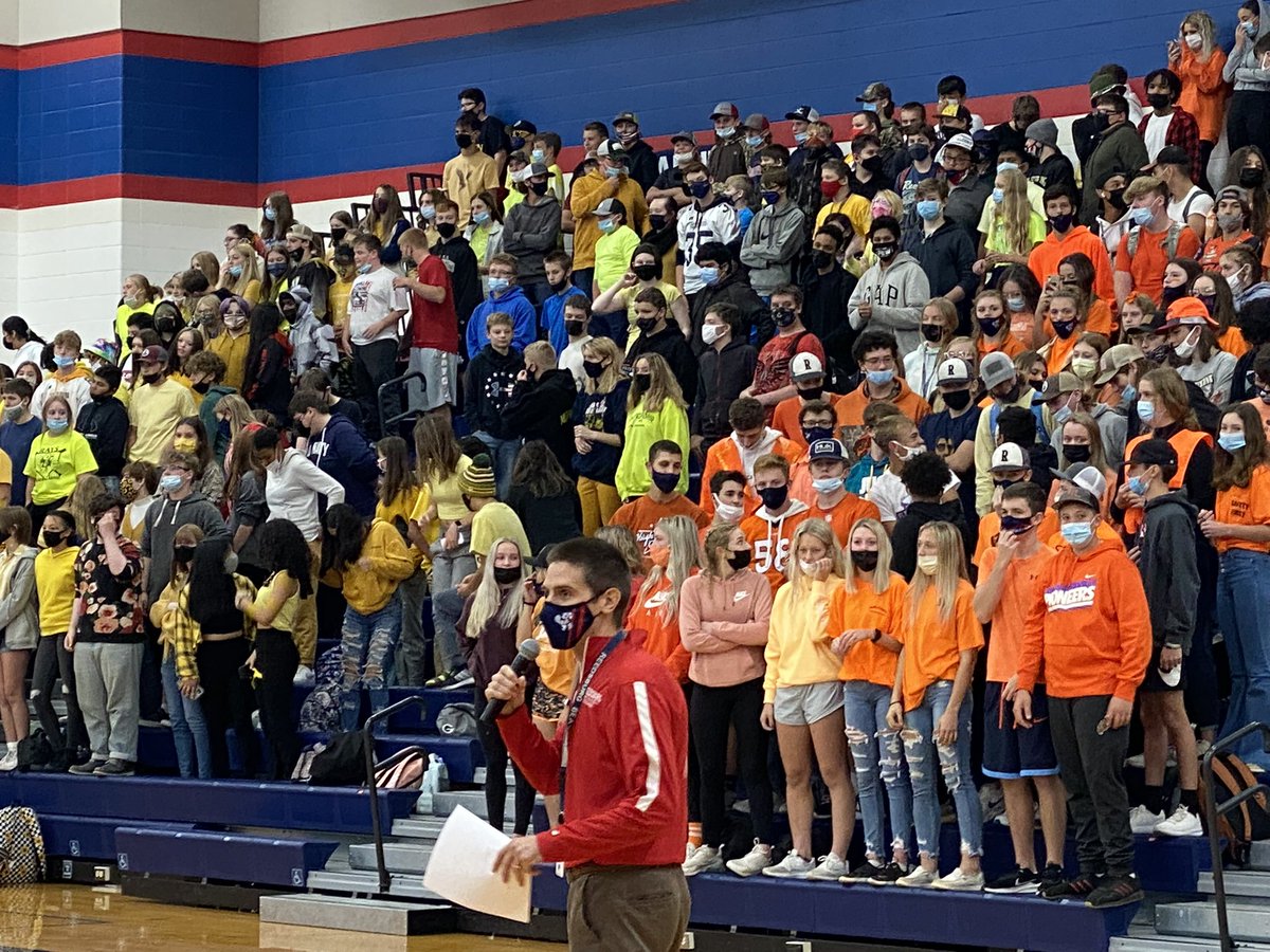 RAHSburg's tweet photo. So much fun at the assembly this afternoon! #ClassSpirit #ReedsburgPride @rahs_studco https://t.co/7J45cakjdx