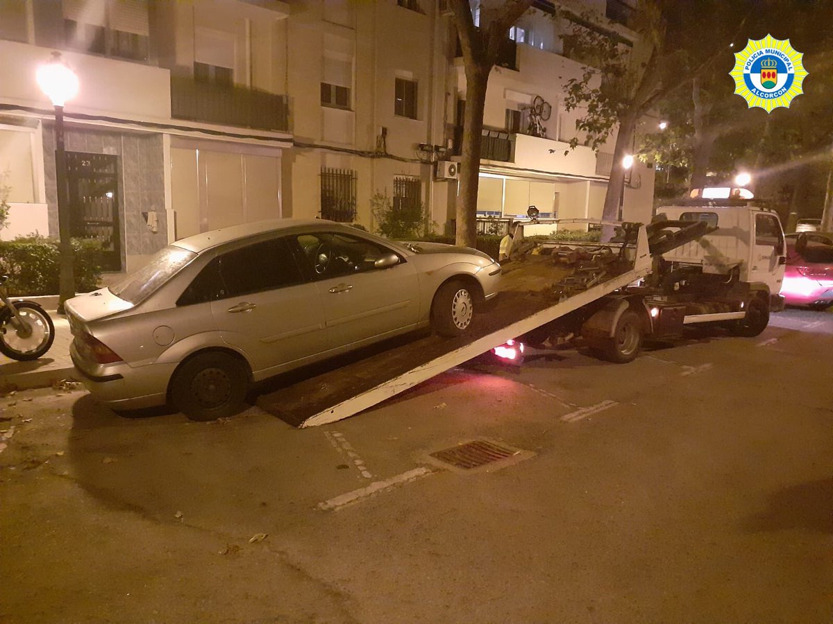 Estos días estamos tramitando ➕ de 30 expedientes de 🚙 “abandonados” en distintas partes del municipio👌🏻 

Estos 🚙 ya no perjudicarán al resto de usuarios para estacionar😉

Si tienes un vehículo regulero, tramítalo🏗 , las denuncias son cuantiosas📝

#NoEsPorLasMultas