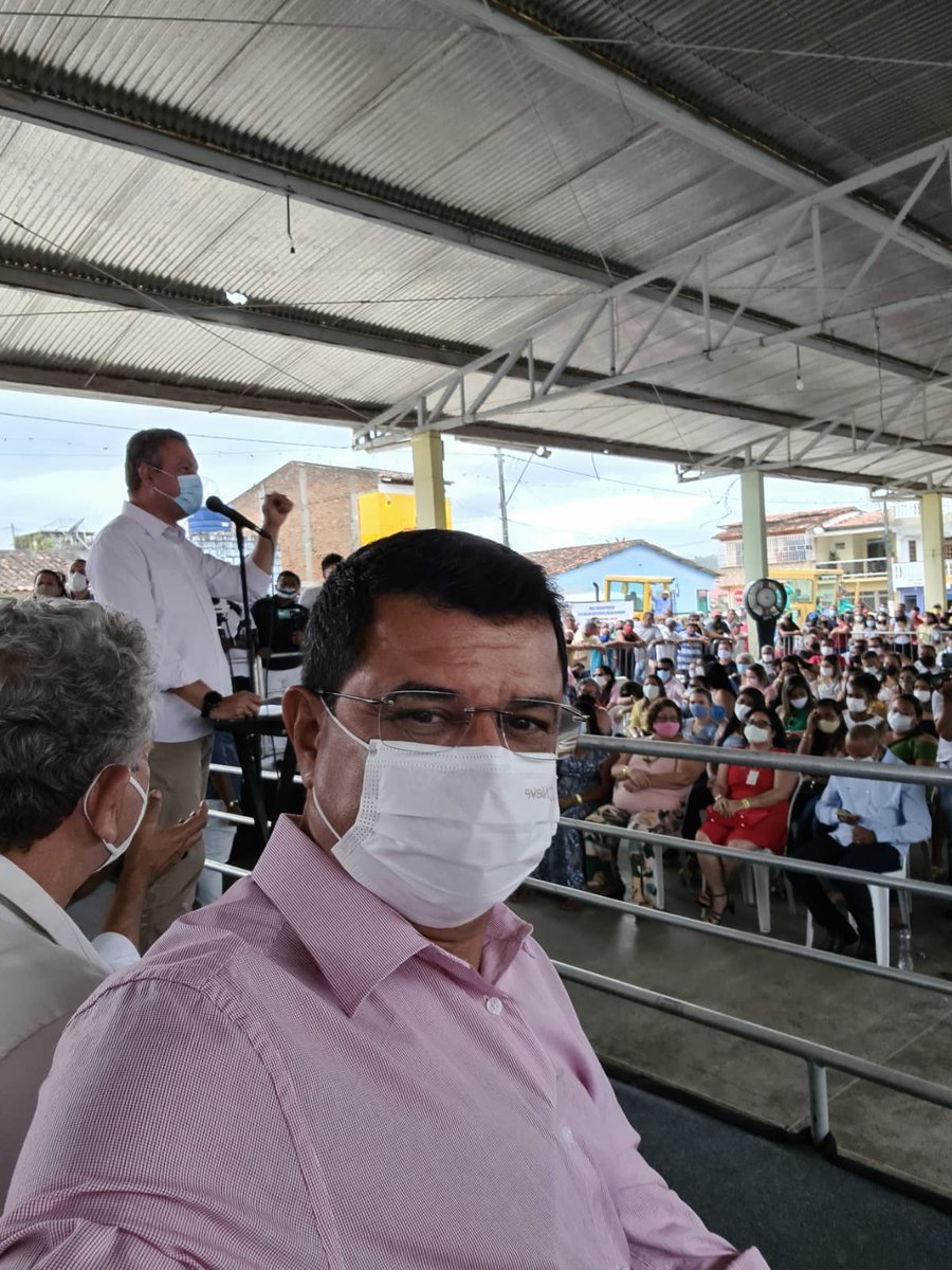 Davidson65's tweet photo. Uma das assinaturas de ordem de serviço em #Itapitanga hoje foi a de início das obras na rodovia BA-651, no trecho que liga o município a #Coaraci. Um trecho que beneficia o escoamento da produção do cacau e da pecuária e proporciona o desenvolvimento do turismo na região. #Bahia https://t.co/1jLNQEifIc
