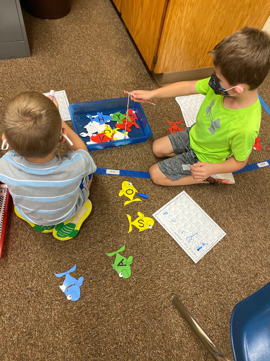 ThompsonIDC's tweet photo. Ms. Strande’s Kindergarteners are rocking center rotations!! @GFSchools @learningvikings #vikinglearners #gfschools https://t.co/KCa4TsgOWl