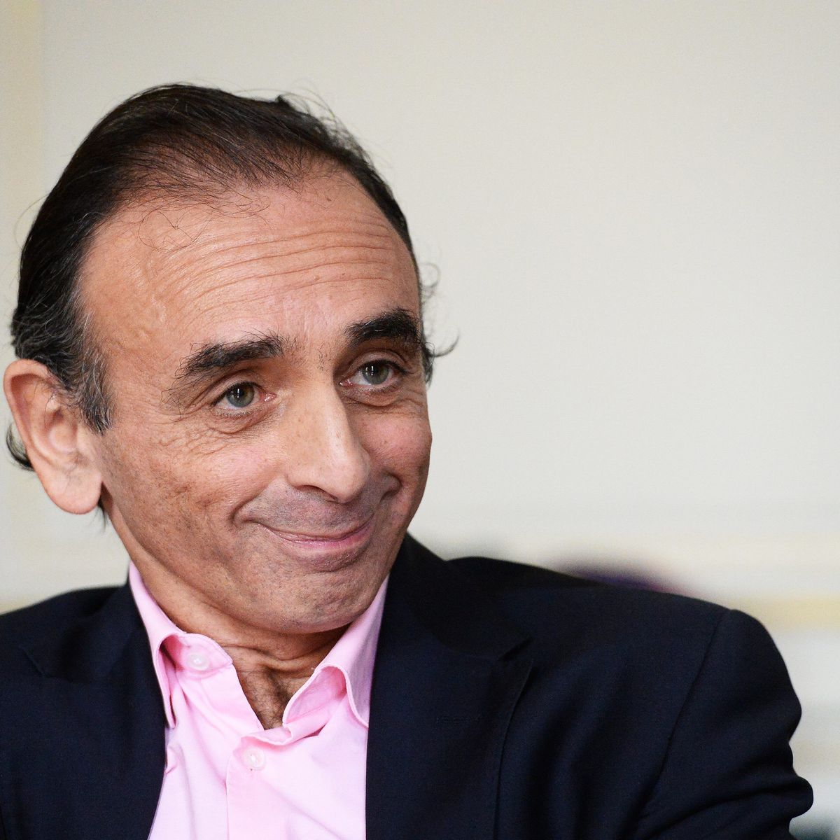 Genzo01850176's tweet photo. Journalistes : "Eric Zemmour, que proposez-vous pour sauver le climat?"

Eric: "Il faut chasser les musulmans et changer les prénoms"

#DebatBFMTV https://t.co/DRhDgtW3Fm