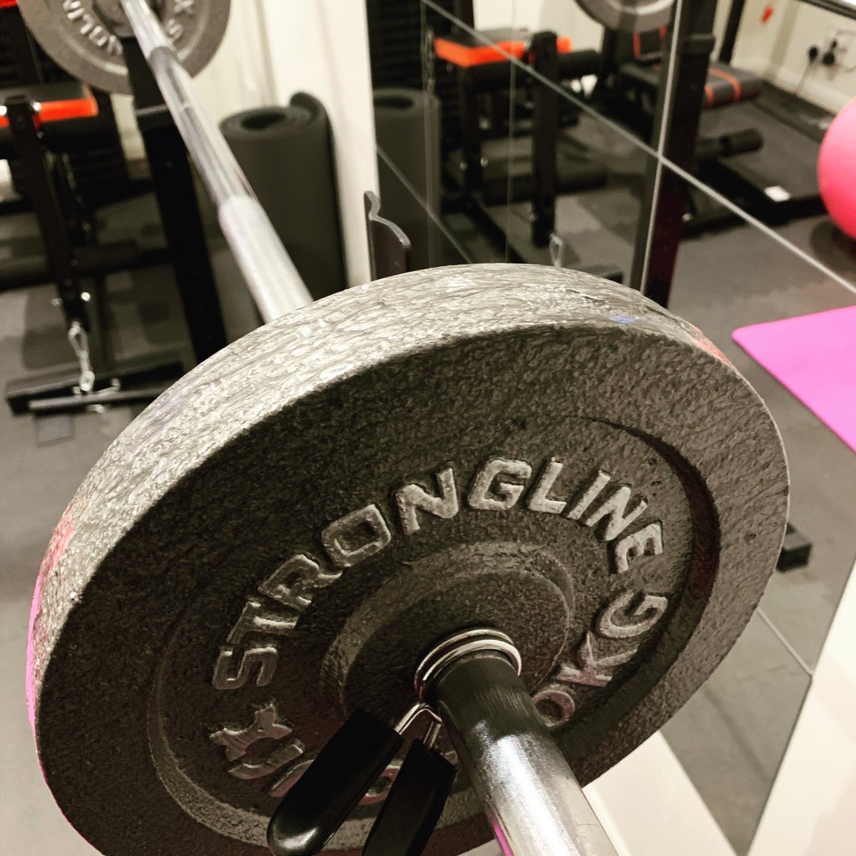 TheNetworkingM1's tweet photo. I really didn’t feel like training today  but always feel good when it’s done. #training #getyourfiton #somethingbetterthannothing #feelgood #disconnect #relax #chill #willhurttomorrow #fighton #gettingfit #trying https://t.co/HZGXR2wBor