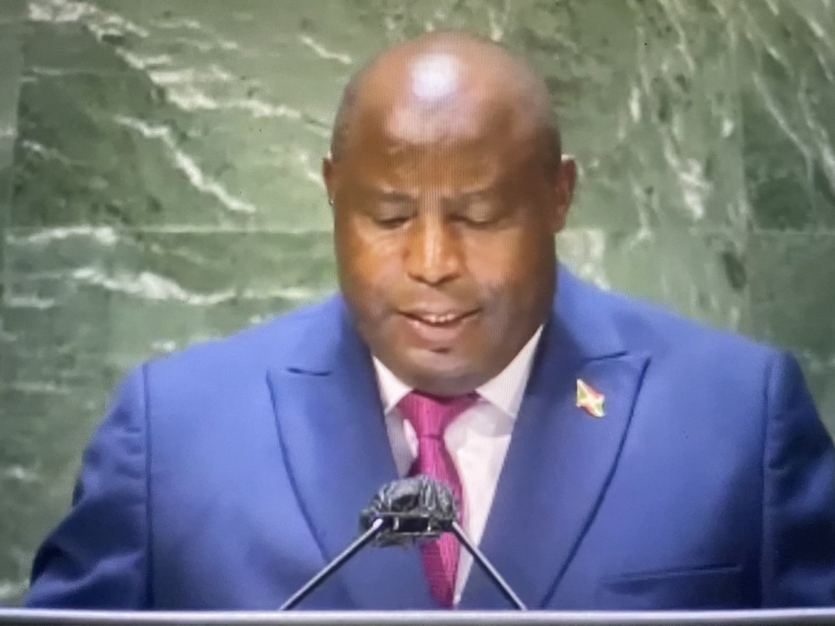 Je suis heureuse d’être dans le Palais des Nations Unies à #NewYork pour soutenir le Président de la République du #Burundi qui y prononce un discours en ce moment.