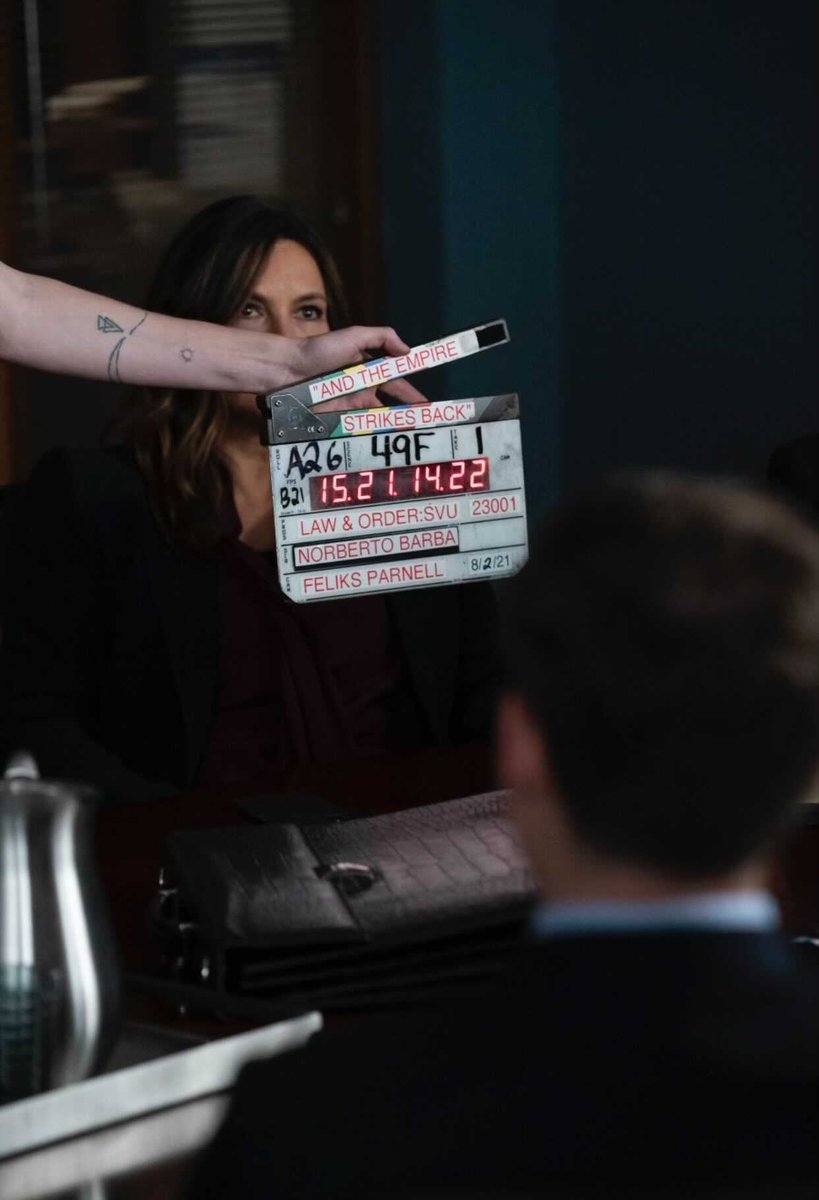 eentertainment's tweet photo. Captain Benson is back in the 16th precinct. Nature is healing. And we can’t wait! Don’t miss the season premieres of @lawandordertv #SVU and #OrganizedCrime tonight on @nbc. Shout out to @mariska for the awesome BTS! 🎬 https://t.co/pseqkbqefB