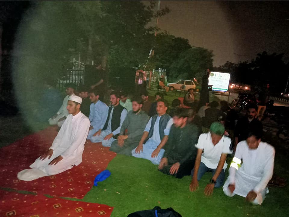 UsmanKhan_TV's tweet photo. Isha Prayer in Dharna Against PMC 
 #CountryWideProtestAgainstPMC #WeRejectPmcMdcatTest2021 #Wedonttrustteps https://t.co/xTvDDpAbKk