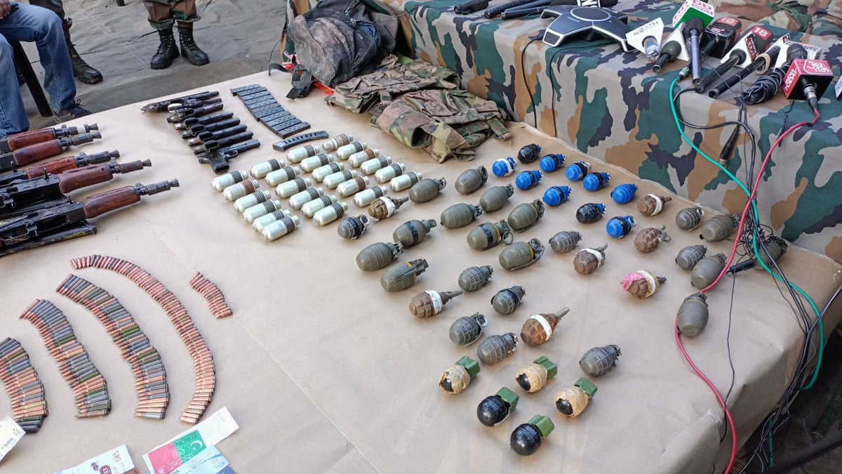 DefencePRO_Guj's tweet photo. #UNGA

Infiltration bid at LOC was thwarted by #ARMY in Rampur, Baramulla on 23 #September2021 

3 terrorists were eliminated &amp; huge quantity of arms/ammunition were recovered fm their possession

@ANI @DG_PIB @TwitterIndia @USArmy @NorthernComd_IA @WIONews @FoxNews @nytimes @toi https://t.co/GG2FxK8tj6