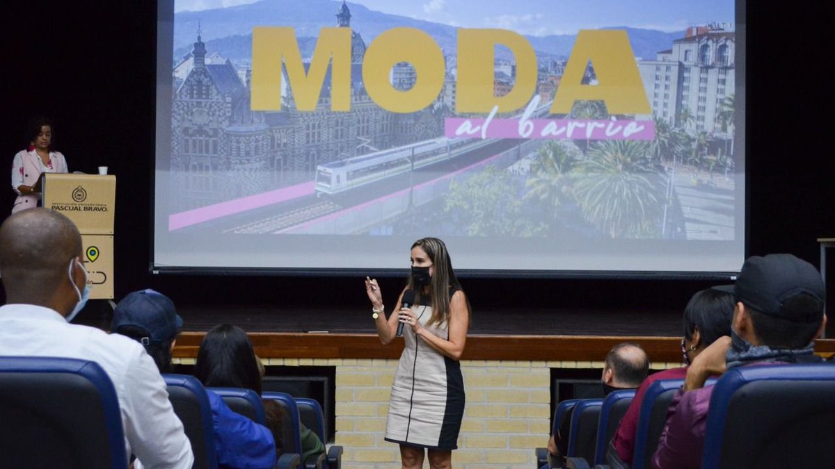 IUPascualBravo's tweet image. Recibimos a los 57 emprendedores y empresarios beneficiarios de #ModaAlBarrio 🧵✂️, para socializar la ruta de trabajo del programa.

Este es el inicio de una nueva comunidad 👥🤝 que ayudará a tejer 🧶🪡 la historia del sector de la moda en la ciudad 🏙️.