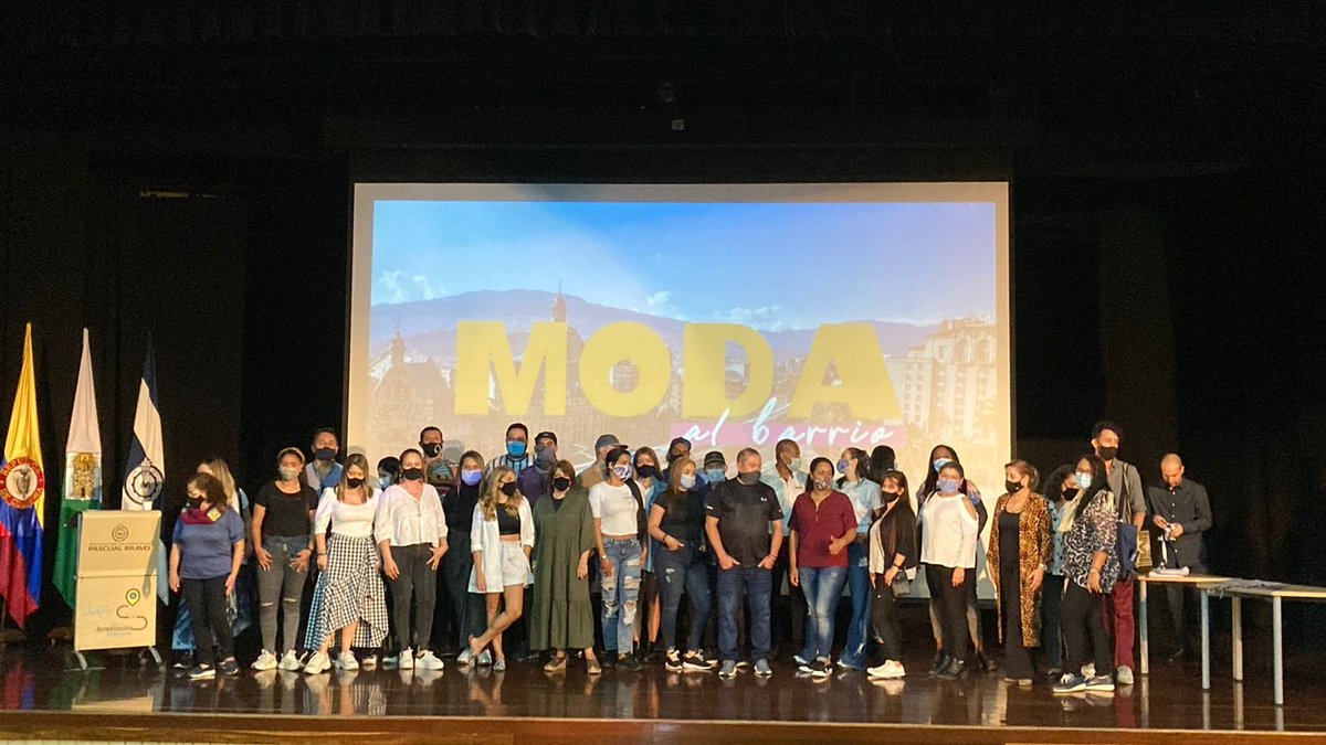 IUPascualBravo's tweet image. Recibimos a los 57 emprendedores y empresarios beneficiarios de #ModaAlBarrio 🧵✂️, para socializar la ruta de trabajo del programa.

Este es el inicio de una nueva comunidad 👥🤝 que ayudará a tejer 🧶🪡 la historia del sector de la moda en la ciudad 🏙️.