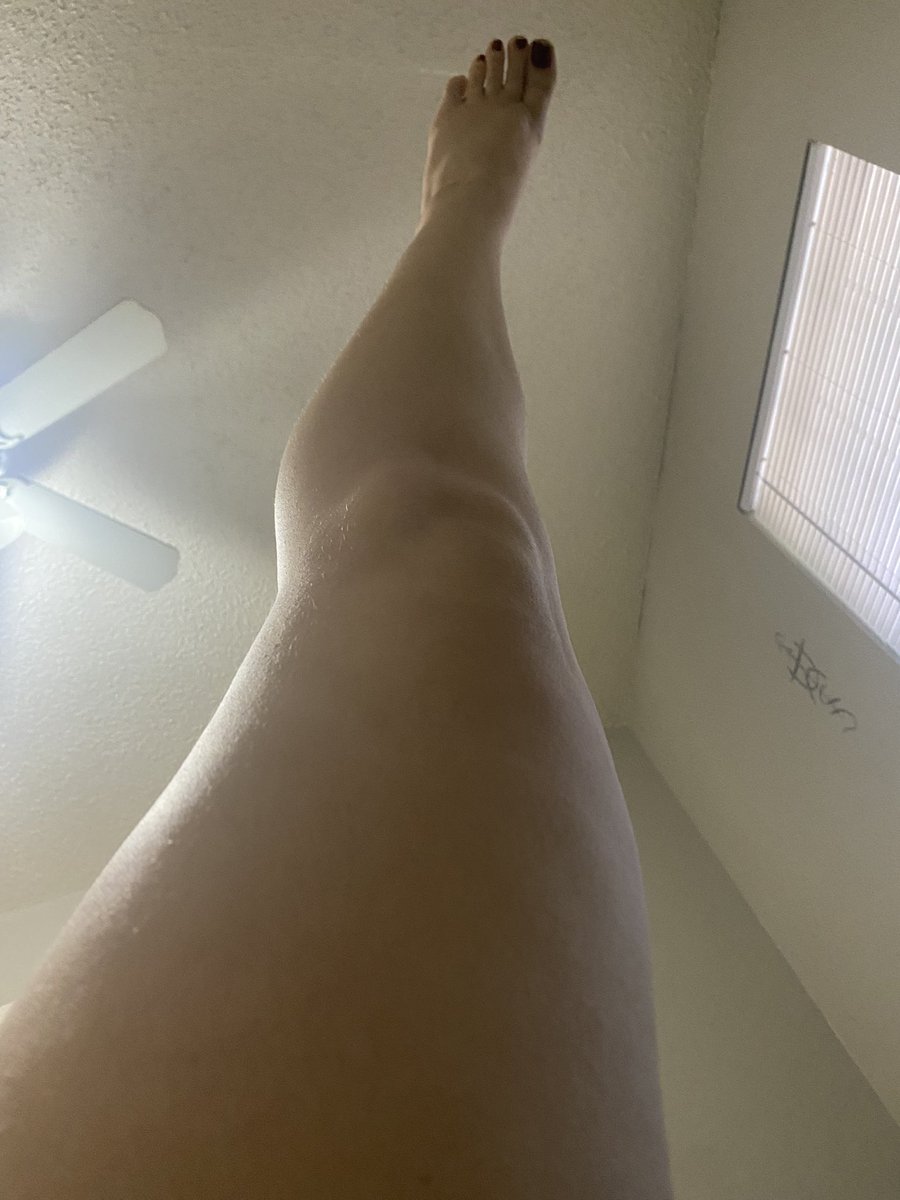 spiceytoebean's tweet photo. Put your goddamn neck under my foot and beg for your life 😈 sexy soles and painted toes 💋 I want you to bite my thighs https://t.co/CPMv0r2PSv