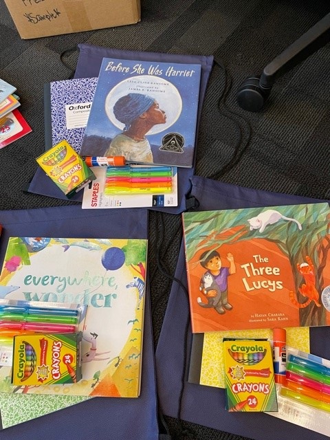 CLIUpdates's tweet photo. Welcome Kits are coming to 7 @ChiPubSchools elementary schools! With books + writing supplies, they're ready for 180+ K-3rd grade children receiving our anti-racist, culturally sustaining reading intervention in projects supported by @WKKellogg, Steans Family Foundation &amp; others. https://t.co/lUtot2CgWc