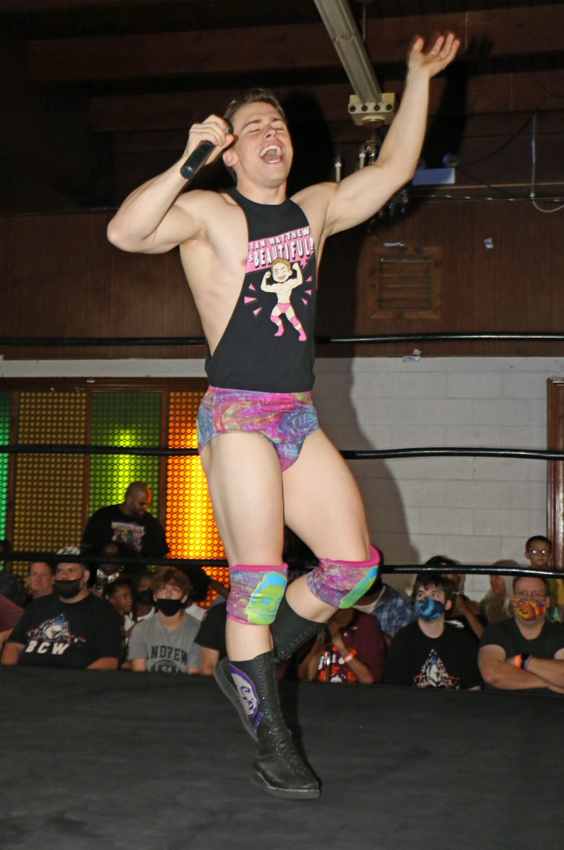 WindyCitySlam's tweet photo. Windy City Slam wishes a happy 22nd birthday to Chicago-area wrestler Ryan Matthews!
📸: @MikePankow/@WindyCitySlam
#prowrestling #indiewrestling #ChicagoWrestling #RyanMatthews #ChicagoStyleWrestling #BCWReturn #BerwynChampionshipWrestling #WarriorWrestling #BeautyShop https://t.co/4VsuM7qPMH