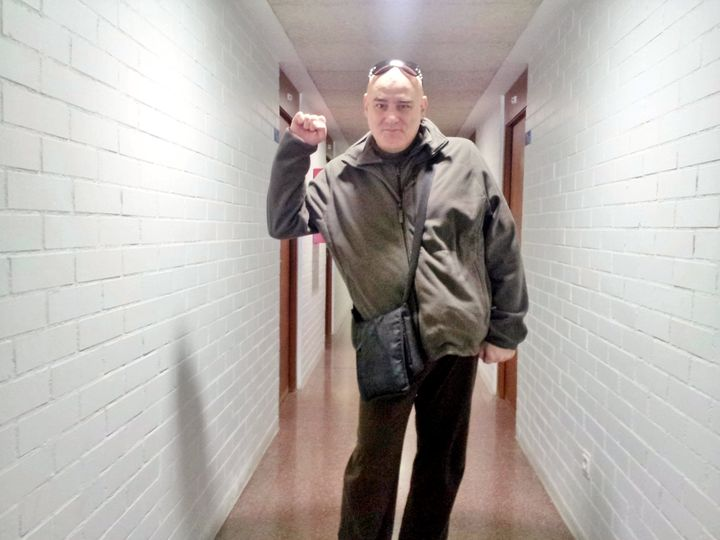 "Dónde y cuándo empieza la violencia?
Una pista: no es en los barrios, en los jóvenes q salen a protestar, en los mayores q se suicidan, en las mujeres...ni en los q no se callan...
No, la violencia viste bien, se expresa en varios idiomas, sonríe" Shangay
blogs.publico.es/shangaylily/20…