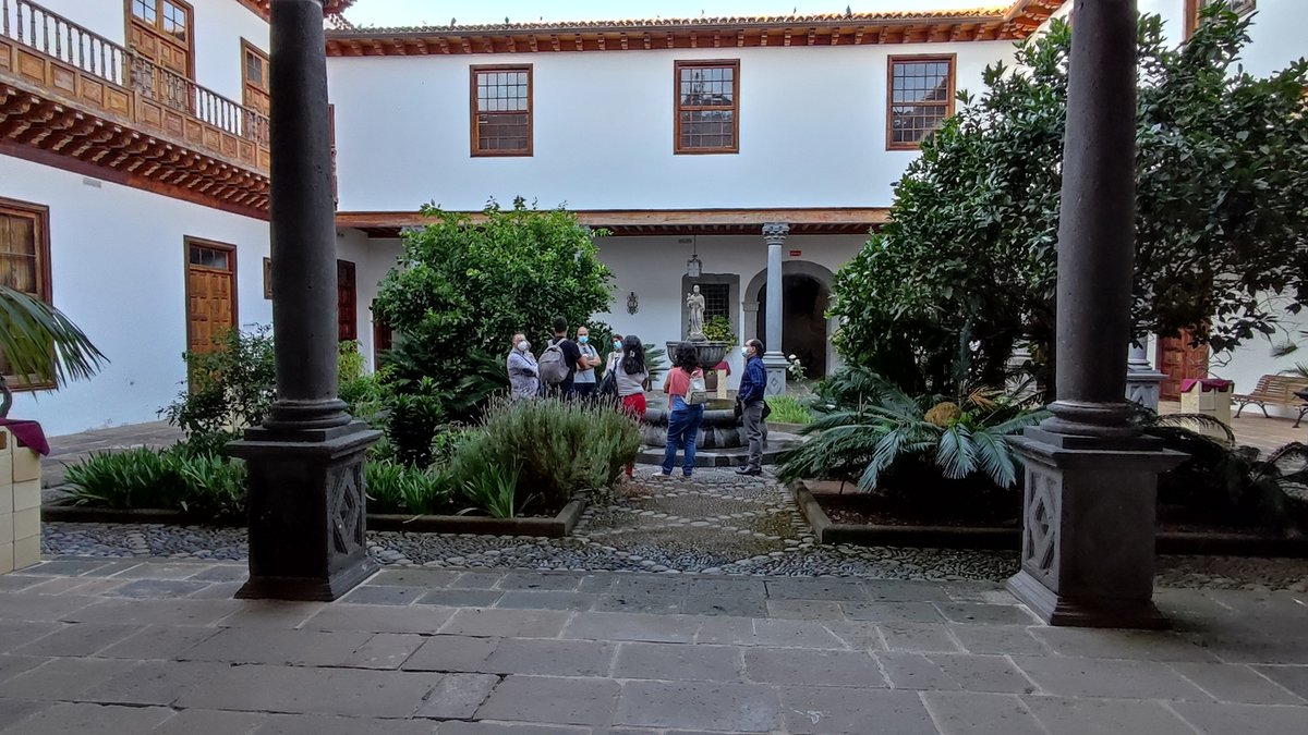 PatrimonioHLL's tweet photo. 👏 Elvira Jorge, concejala de Patrimonio Histórico, agradece al personal del Ayuntamiento de #LaLaguna, las entidades y empresas implicadas, como @localiando, a cargo de 6 visitas, y a la ciudadanía por el éxito de #LaNochedelPatrimonio el pasado sábado

#CiudadesPatrimonioEspaña https://t.co/PfKez7wUb4