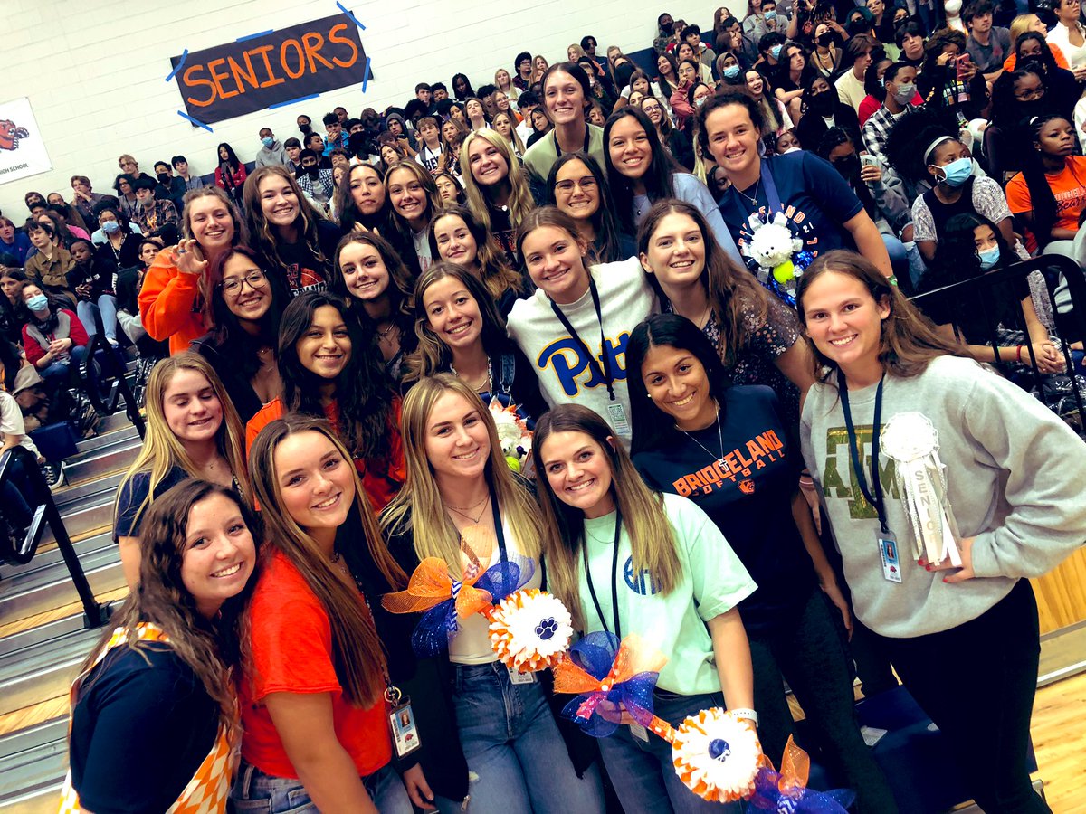Bridgeland_SB's tweet photo. And the “MOST ENTERTAINING” Spirit Award goes to….. 🥳🥎 🙌#HOCO2021 https://t.co/KJiv1R3PP5