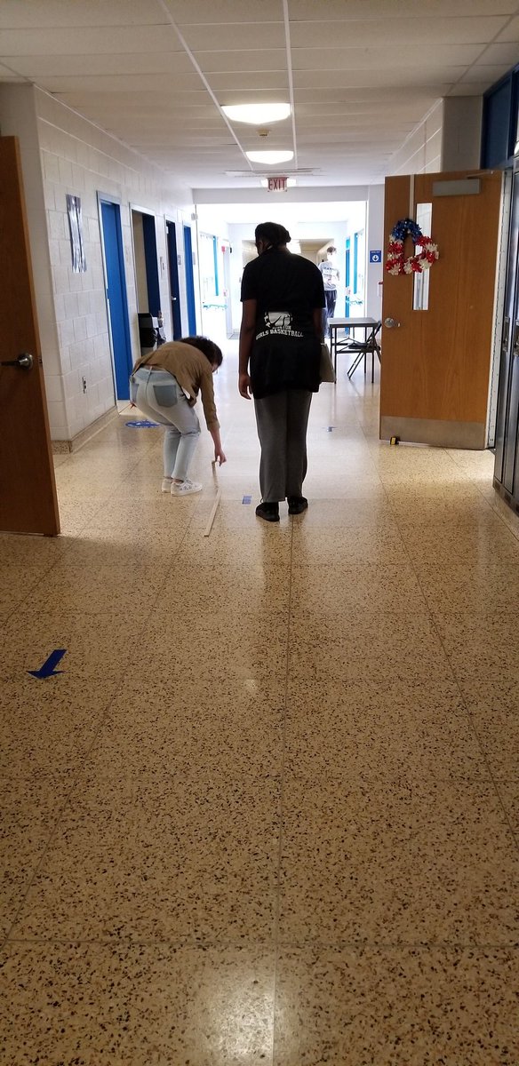 AP Physics students applied two dimensional calculations to find their diplacements from the classroom in Hallway Vectors. @Official_GRHS @melymelstewart