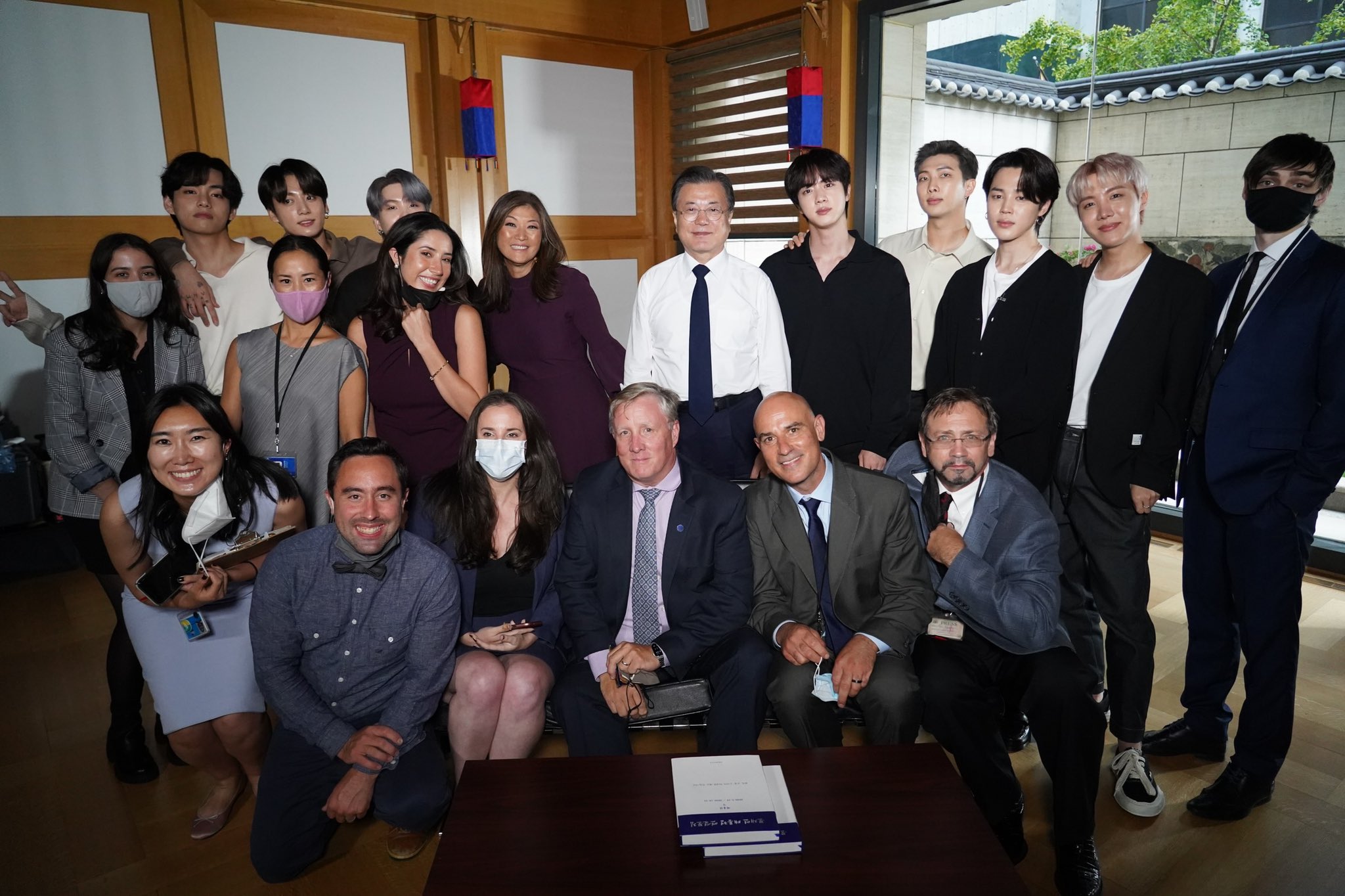 E__xzLMVQAILphR?format=jpg&name=large