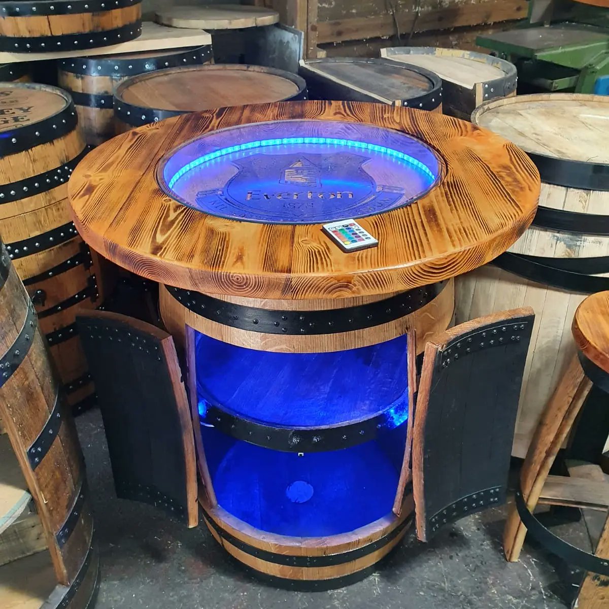 bespokebarrels1's tweet photo. We've had another busy week #handcrafting quality whiskey #barrelfurniture.
Our Christmas order book is filling up already!Don't leave it too late to avoid disappointment. 
Contact us now. 😊

#barrels #personalisedbarrels #barreltable #barrelbar #barrelcabinet #homebar #mancave https://t.co/KI182QJDkL