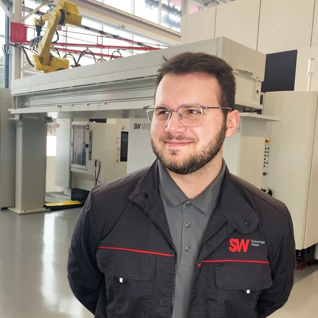 MAT2Michigan's tweet photo. After graduating high school, have you considered working for a manufacturing company? Our apprenticeship programs allow you to take classes at a local community college while working hands-on at one of our Network Companies. https://t.co/dc06ECFxB3 https://t.co/CCSLAm4TJw