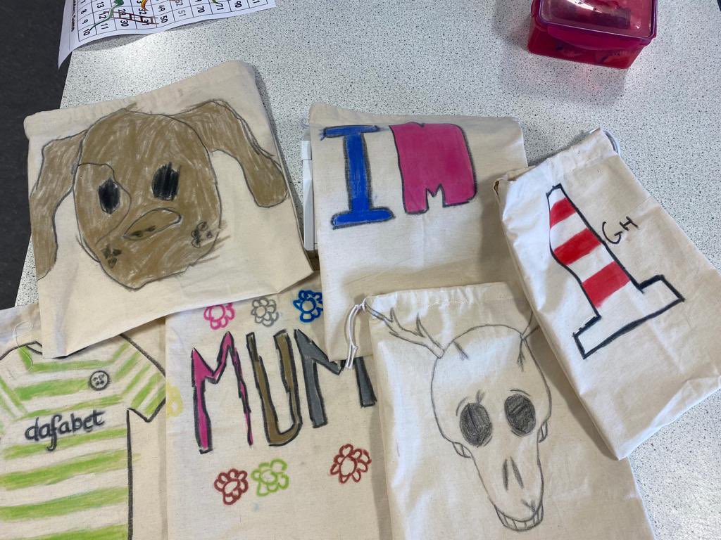 PGSHWB's tweet photo. ππ€ 1.05 weβre excited to get their gym bags finished this afternoon. They have been working hard to develop their creativity and textile skills. Fab results all round! They finished up with a game of retrieval snakes and ladders π€π #pgs5 #enjoyableactivities #everyoneengaged https://t.co/3I5yIHkDVV