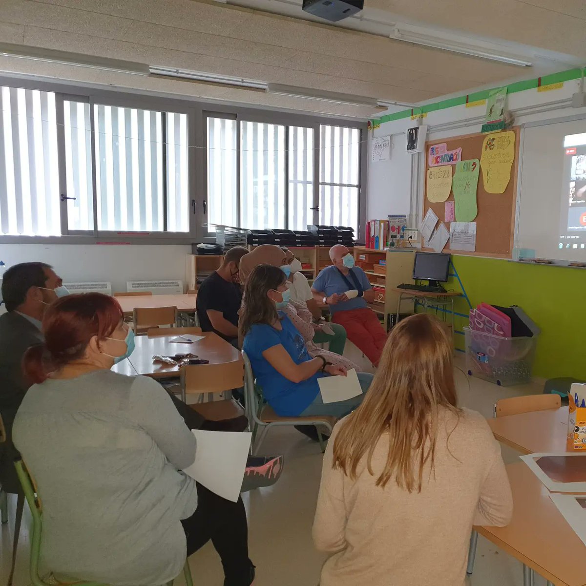 zer_conca's tweet photo. Empar González dona la benvinguda al curs escolar, gaudim junts de la seva expertesa en avaluació.
Gràcies @empargonzalez
Gràcies famílies per ser-hi sempre!
#zerconca
#transformacióeducativa #EscolesVerdes #escolapetita #escolarural #avaluació https://t.co/R4VFrVRWC1