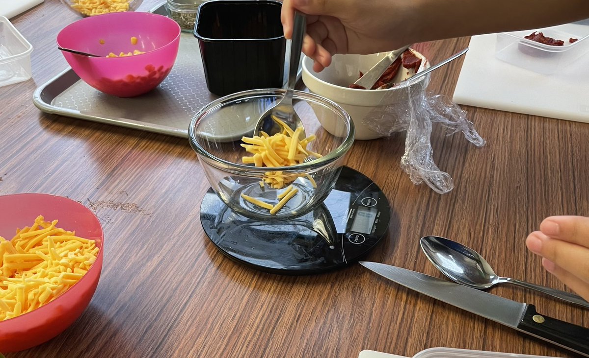 HazleheadHE's tweet photo. S1 have been practicing their measuring skills, chopping skills and oven skills his week by making #easypizza https://t.co/l5aff6UrT9