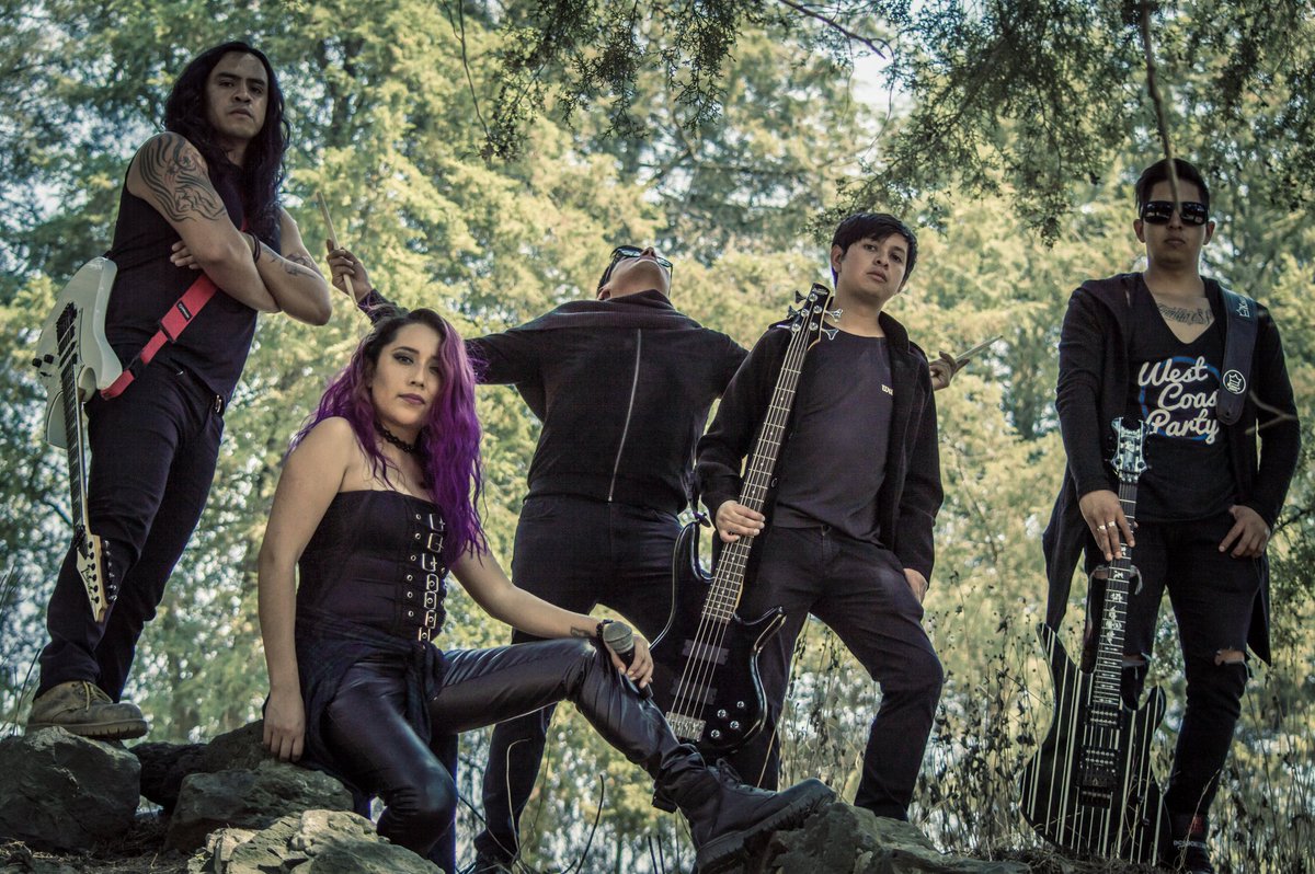 LechuzaOf's tweet photo. 🦉🎸🎙🥁🎸🎸
Lechuza
#Lechuza
#PhotoShoot
#IbanezGuitars
#IbanezBass
#SchecterGuitars
#KingsOfGroove
#TamaDrums
#ShureMics https://t.co/uHIridVX9b