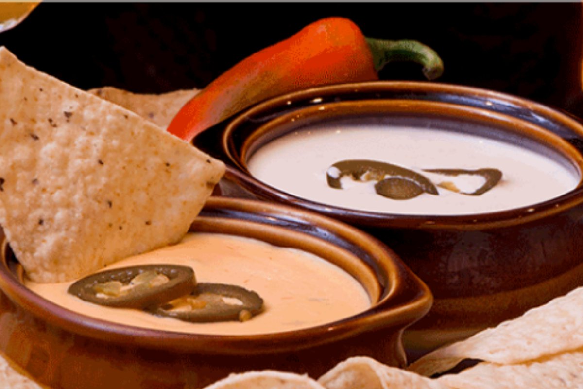 PanchosMemphis's tweet photo. When you’re in the mood for a casual, authentically Mexican meal, visit Pancho’s! We look forward to serving you and your family. #PanchosWhiteStation #PanchosMexican #BestDipOnThePlanet #PanchosCheeseDip https://t.co/J1ARM3CmRy