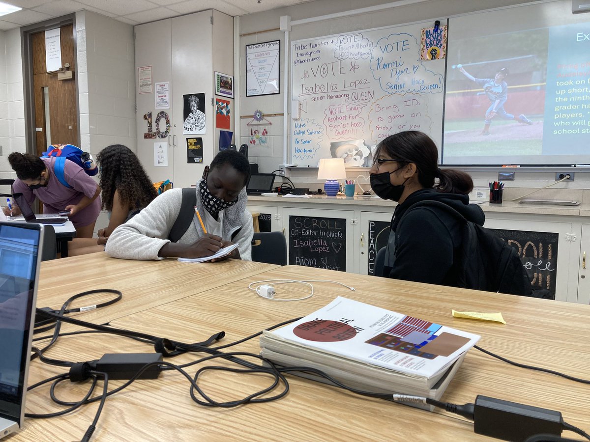 MsNiemeyerEHS's tweet image. We ❤️ Scarlet block! #interviewtime @EastScroll @TheEHSQuill