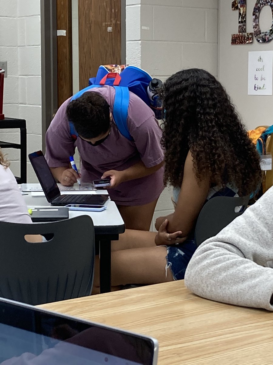 MsNiemeyerEHS's tweet image. We ❤️ Scarlet block! #interviewtime @EastScroll @TheEHSQuill