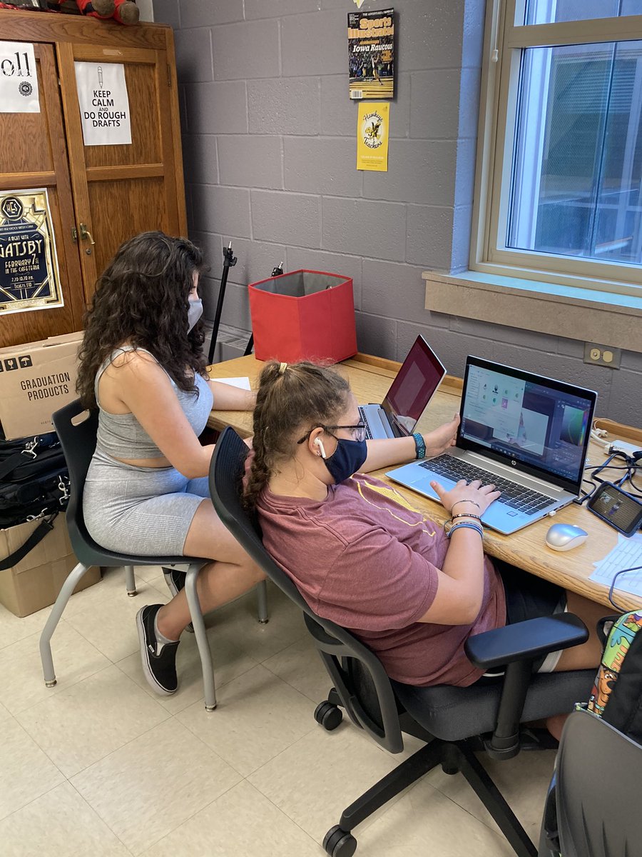 MsNiemeyerEHS's tweet image. We ❤️ Scarlet block! #interviewtime @EastScroll @TheEHSQuill