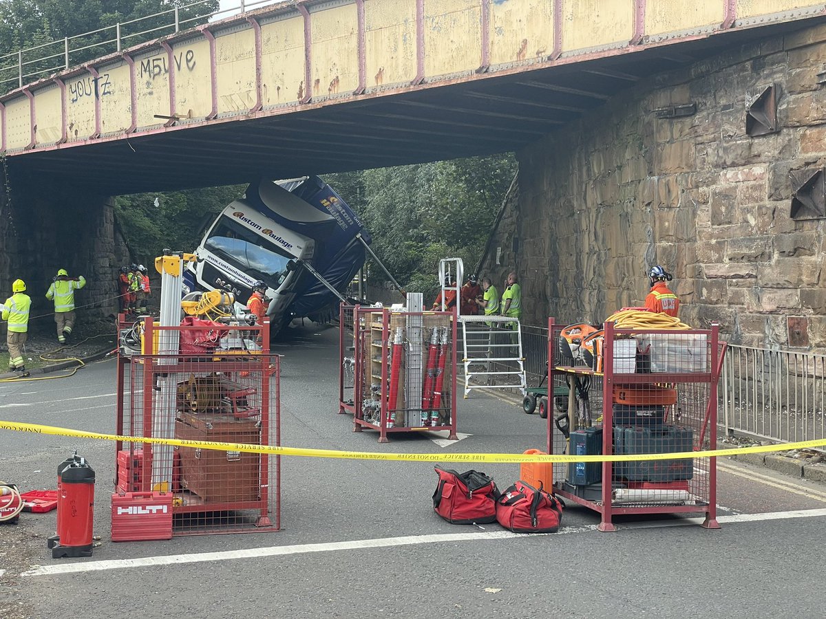 callumkerr_'s tweet photo. How this still happens in 2021 is nuts. #edinburghtraffic https://t.co/ZVmnMtiHUz
