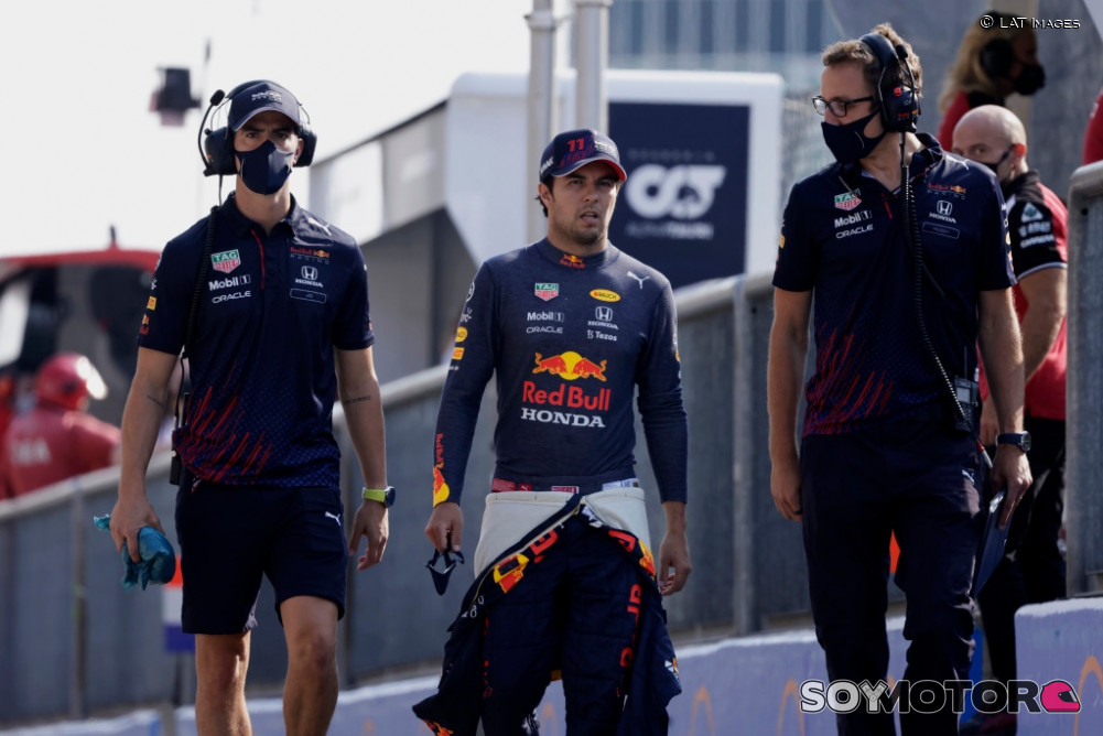 SoyMotor's tweet photo. Albon: "Los problemas de Pérez son parecidos a los míos en 2020" - https://t.co/lkOu3BvT9u #F1 https://t.co/xs2JWSTh9q