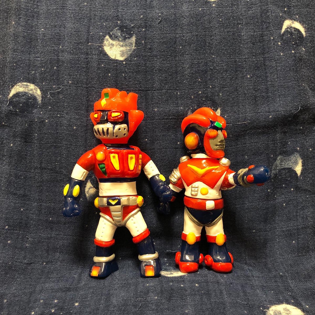 Songorr2's tweet photo. 夢幻ロボット ~GO GO GO 🌟🌟🌟

#ソフビ #Pillstoy #夢幻ロボット #Nizzzin #robots #Nizzzintoys #Sculptureartist #Sculpture #sofubitoys #sofvi #vinyltoy #toys #kaiju #robot #designertoy #songorrstyle @pillstoy @nizzzin https://t.co/0Q35qN5cMr