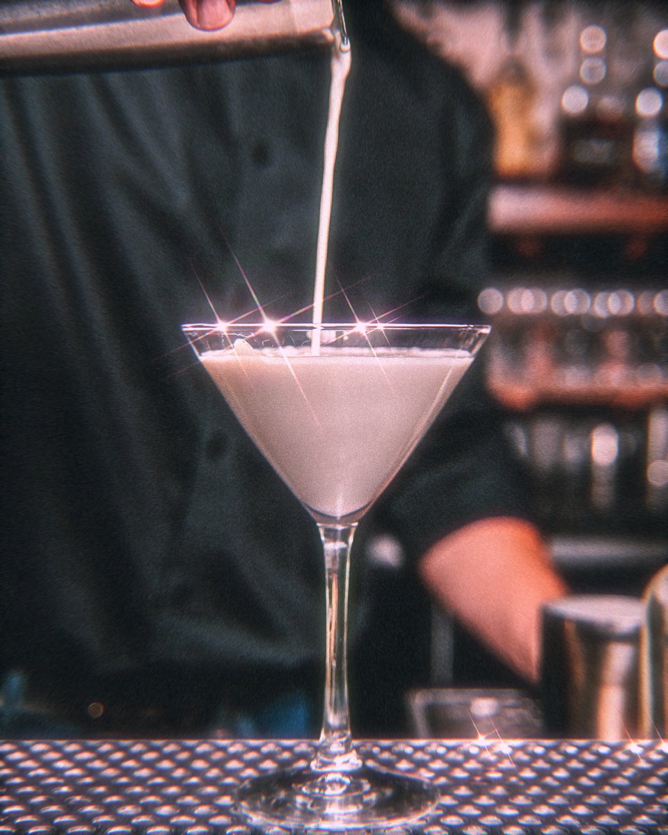Come take a sip of the 𝙄𝙈𝙋𝙍𝙊𝙑𝙀𝘿 𝙁𝙍𝙀𝙉𝘾𝙃 𝙈𝘼𝙍𝙏𝙄𝙉𝙄 🍸 a new specialty cocktail at #AlexxasLounge feat. Ketel One Vodka, Pineapple Juice, Raspberry-Cranberry Hibiscus Puree and Banana Liqueur. Try it at Alexxa’s Late Night Lounge every Thurs-Sun beginning at 10PM.