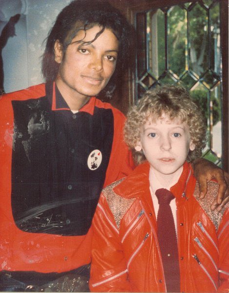 Michael with David Smithee, a terminally ill child, whose one wish was to meet Michael through the Make-A-Wish Foundation, 1984. ❤️‍🩹