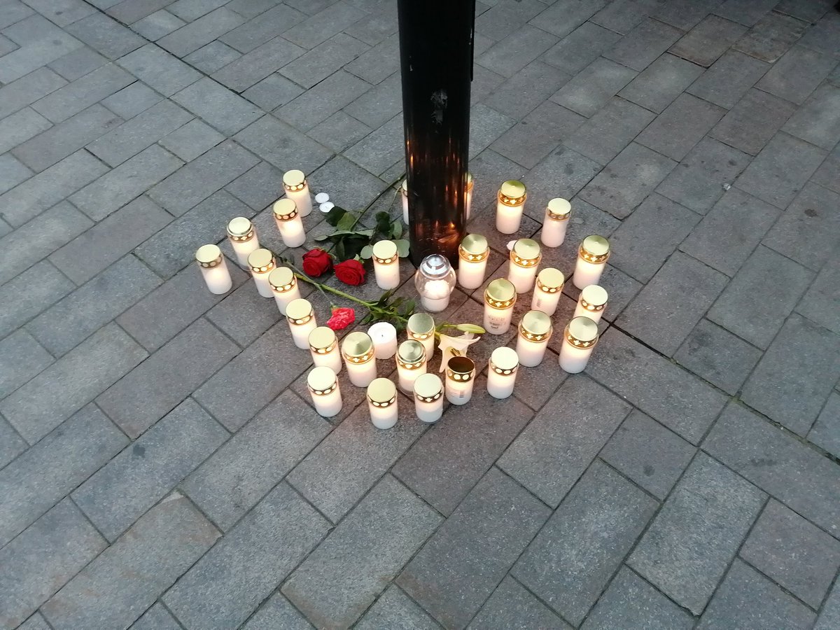 A_ryhma's tweet photo. Jimi Karttusen muistotapahtuma  Elielinaukiolla #ripjimi #antifascists #antifasistit #pelipoikki https://t.co/AajNdrMWzT