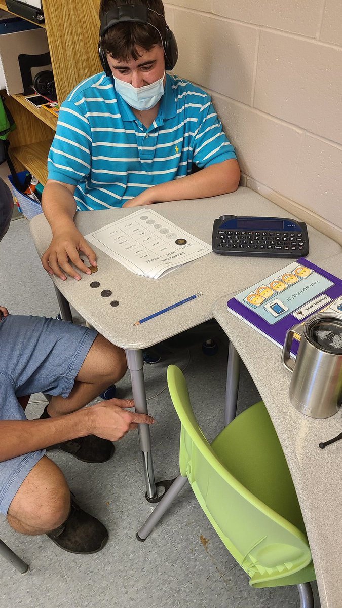 SPK_Team100's tweet image. Today is #TreasureThursday. We are learning about money. What better way to learn than through board games!!! #MoneyMath #FinancialLiteracy