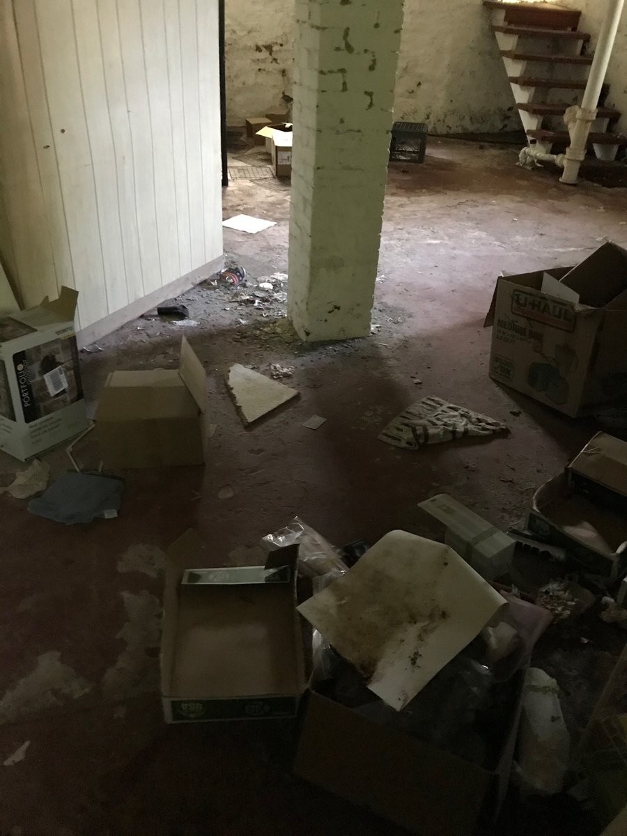 RhondaJFlanagan's tweet image. finished cleaning basement moldy smell finally gone after a month. no word from “Mortgage Services” lawn not mowed, talked to them b4 they threatened me 2acquire property legally. trying to get a #pushmower 2not waste fuel. #ClimateCrisis #AbandonedHouse #Homeless #FixerUpper