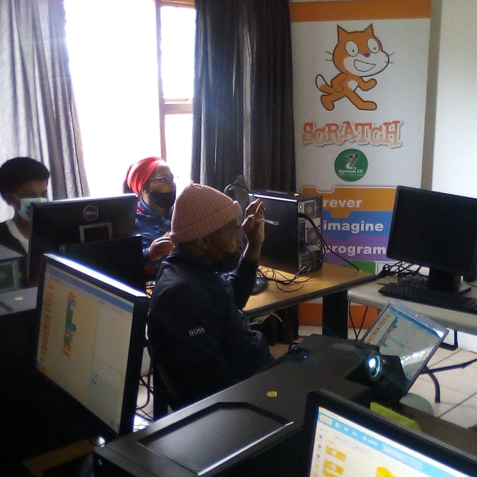 Siyafunda_ctc's tweet image. @smileysiyafunda
@AfricaCodeWeek #Coding Train the trainer sessions taking place in South Africa with on of our community partners Fresh Hope based in Eastern Cape
#codingmode👍
#coding
#AfricaCodeWeek
#trainthetrainer