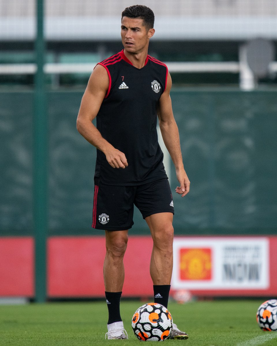 ManUtd_Es's tweet photo. Viejos son los trapos. https://t.co/v4L3YmhlxB