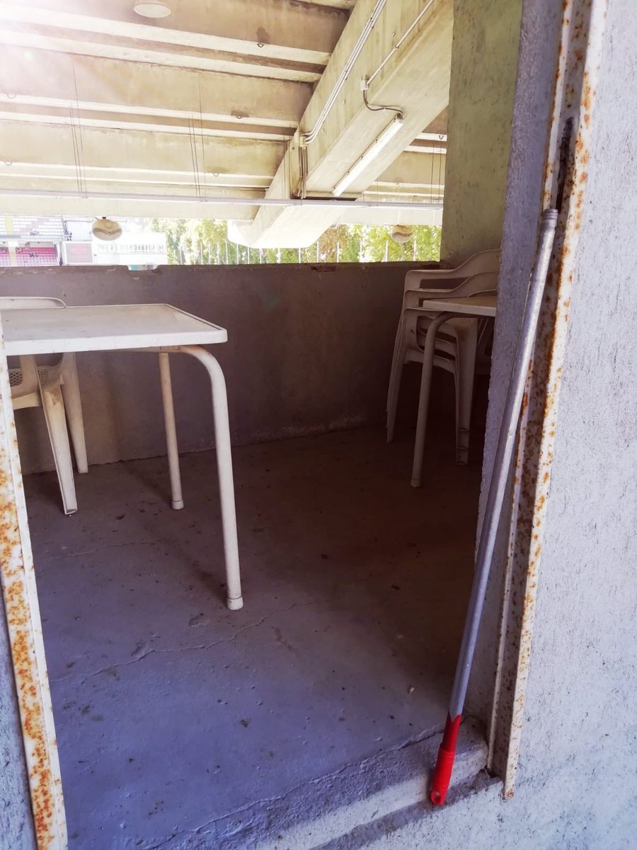 FernandoSebas73's tweet photo. Seis horas esperando para poder comprar una entrada de un Rayo-Getafe de un sábado a la hora de comer, y otras dos horas esperando para ver la presentación de un futbolista.
Soy incapaz de medir sentimientos, pero si este club estuviese bien gestionado... https://t.co/vXA6mIViF6